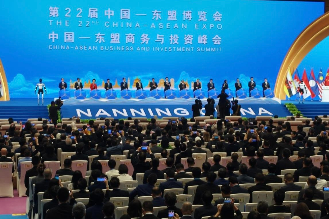 350vip浦京集团机器人闪耀中国-东盟博览会，以具身智能助力国际盛会